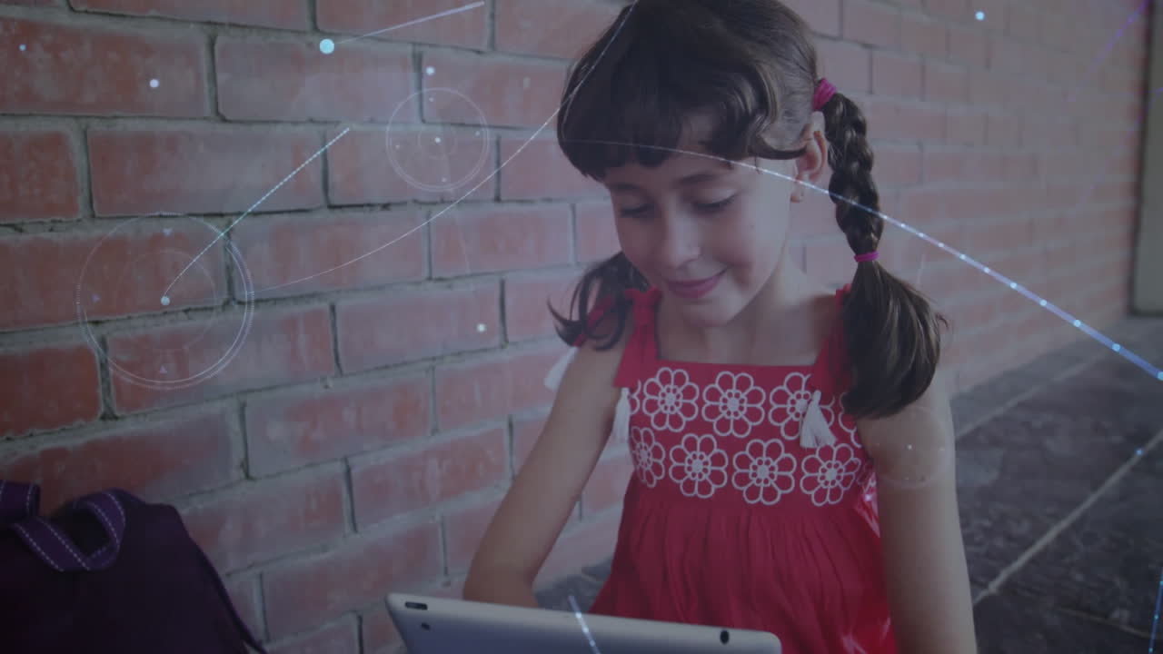 태블릿을 사용하는 백인 여학생에 대한 연결 네트워크의 애니메이션