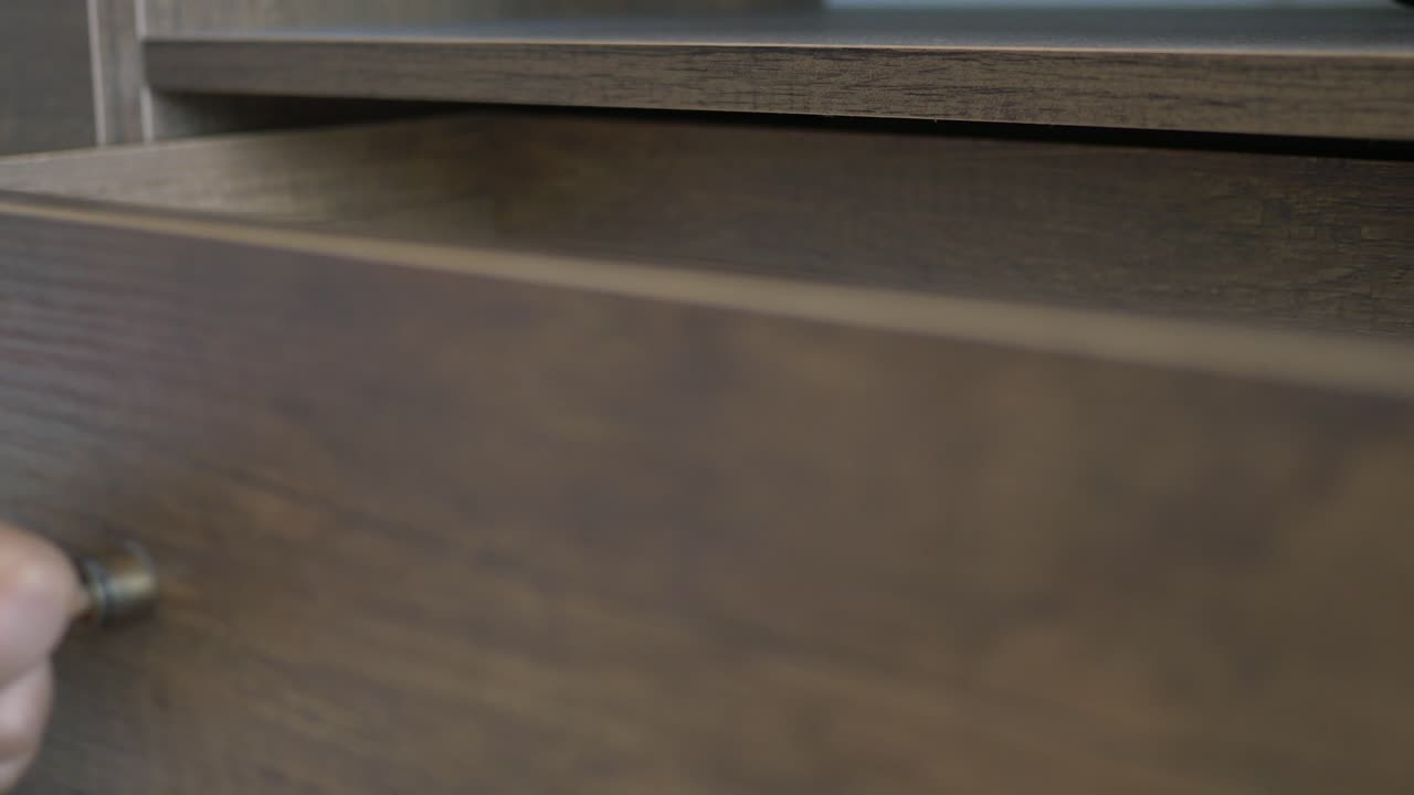 un primer plano de un cajón de madera