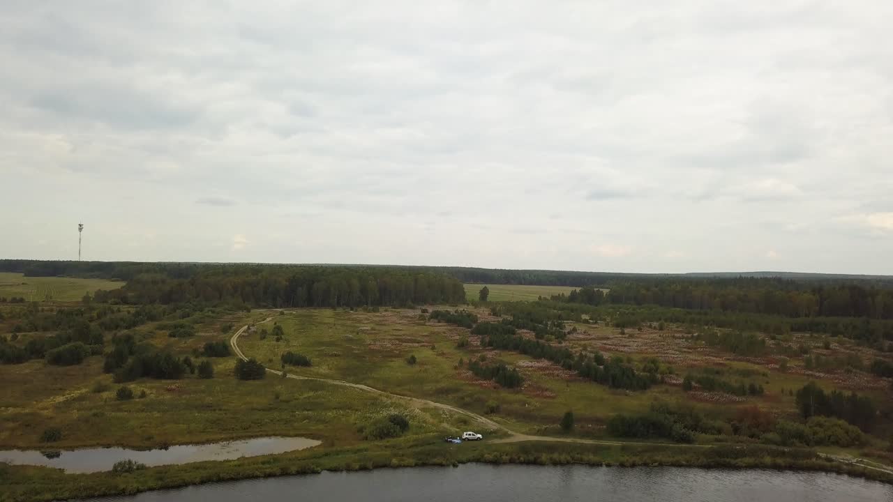 vista aérea del paisaje rural con río y bosque