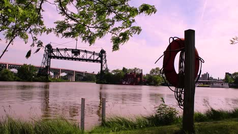 Cleveland-Ohio-river-flowing-underneath-an-abandoned-bridge