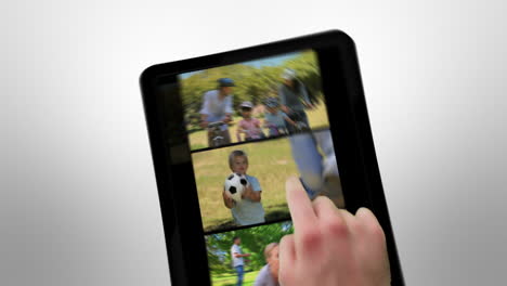 una tablet animada que muestra a una familia divirtiéndose