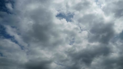 gray clouds are moving in the sky. time lapse