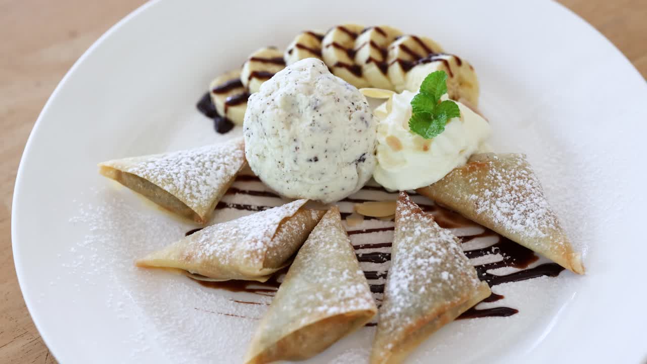 khlong lat mayom에서 제공되는 맛있는 디저트