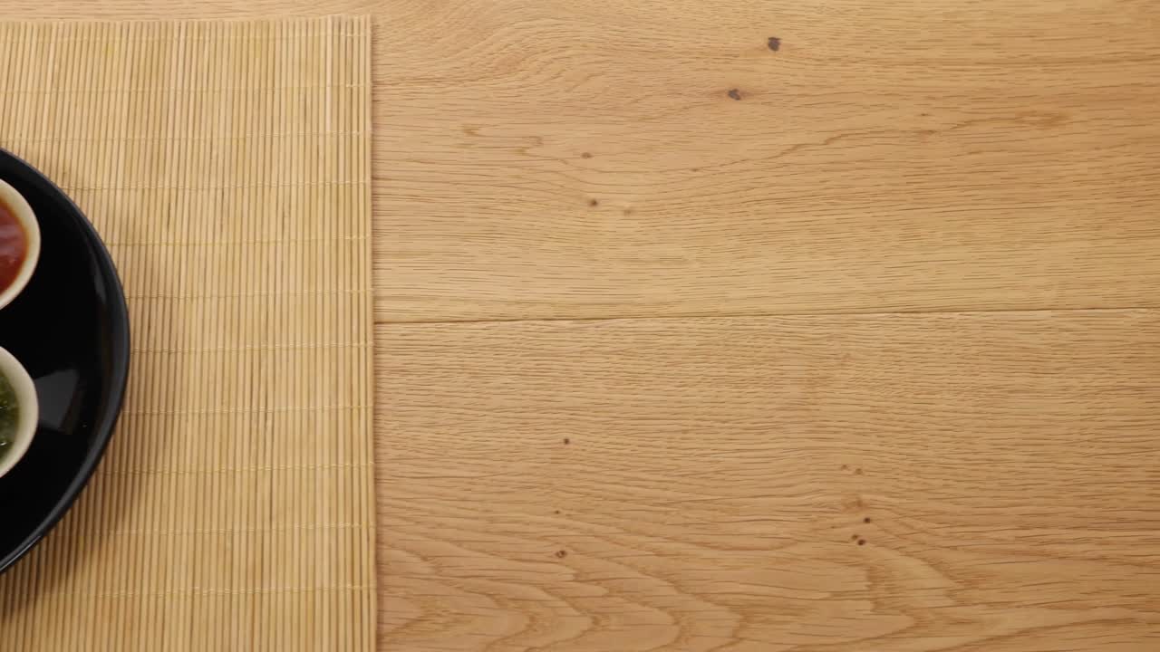 Tracking in to a plate of Samosa and chutney served