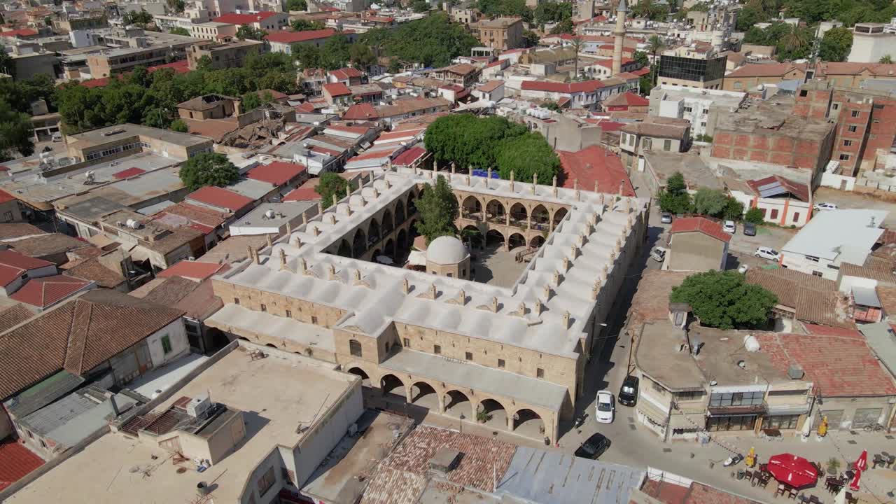 Vista aerea del Grande Inn (Büyük Han) caravanserraglio nel Centro Storico di Nicosia, Cipro del Nord