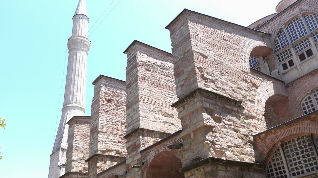hagia sophia exterior con el minarete