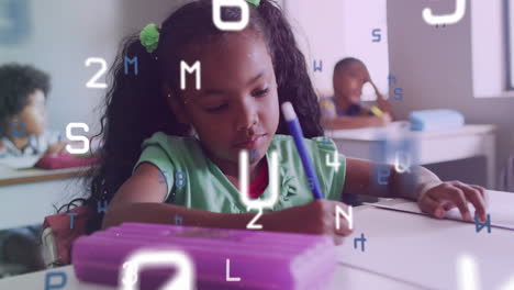 animación de letras y números sobre estudiante biracial concentrándose en escribir en el escritorio en clase