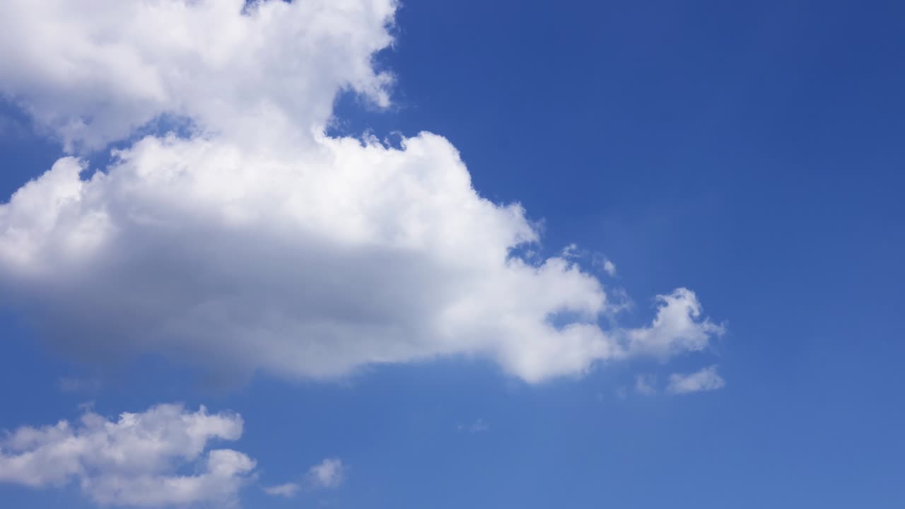 아름다운 질량 구름의 거품