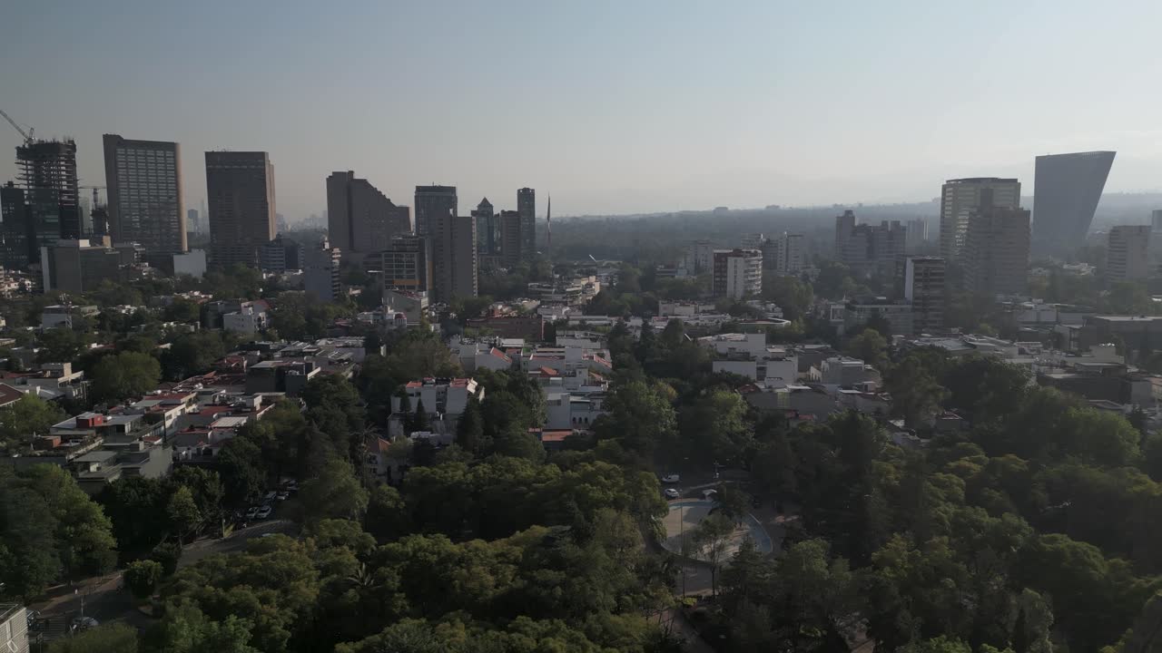 Mexico City'deki Polanco'dan Chapultepec bölgesinin havadan görünümü.