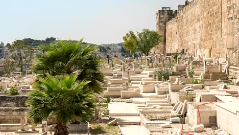 cementerio musulmán en el muro de la ciudad de jerusalén
