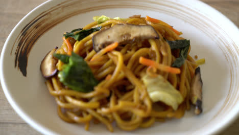 Yakisoba-Nudeln-Gebraten-Mit-Gemüse