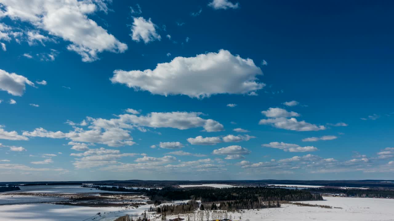 다양한 수준의 구름의 동시 이동, 시간 지연, 비디오 루프