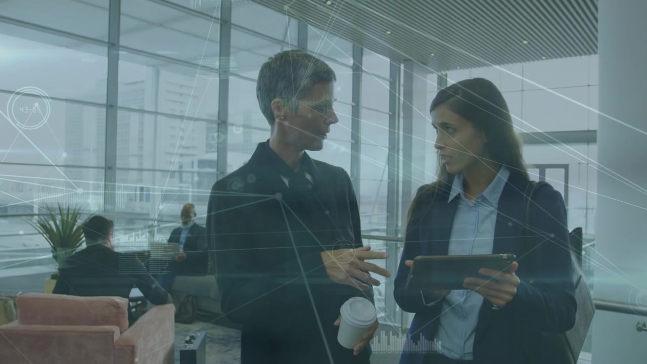 Animação de rede de conexões sobre diversos empresários conversando.