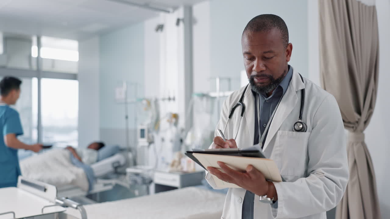 Internet, uomo di colore o medico con un tablet