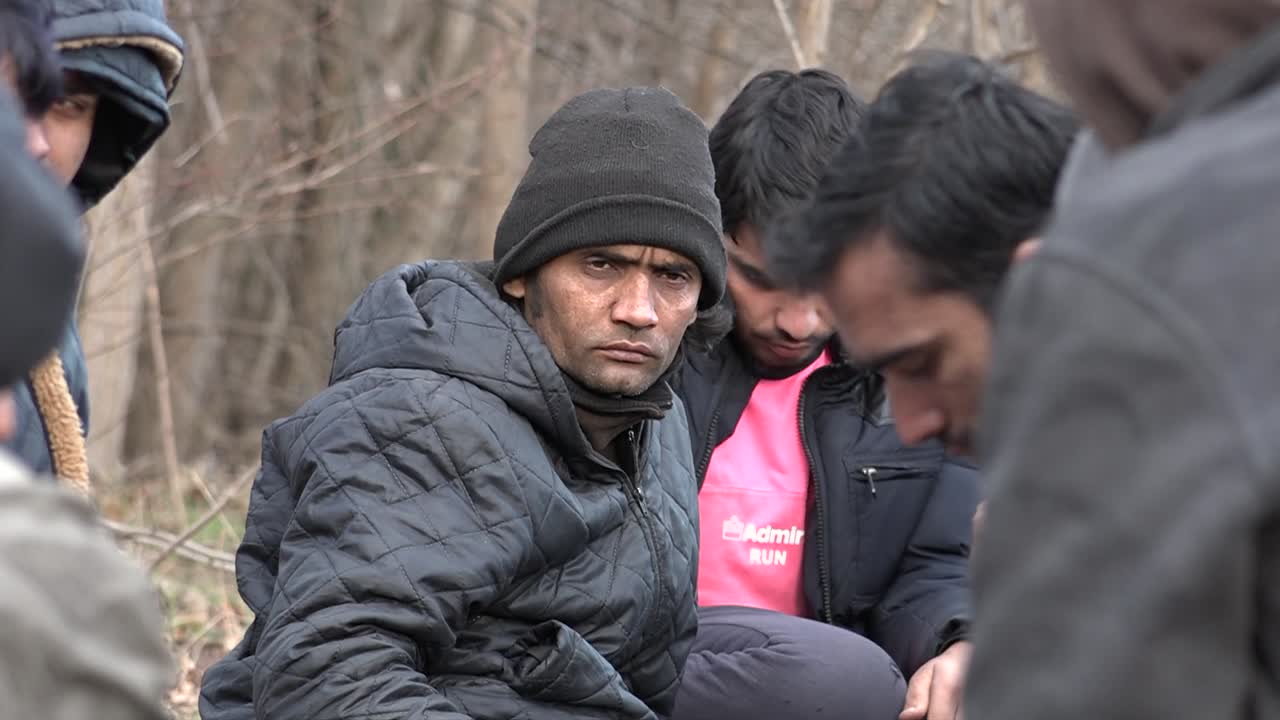 Pakistani migrants gather in a field along the Serbian border with Croatia. Sombor, Serbia, 02-08-18