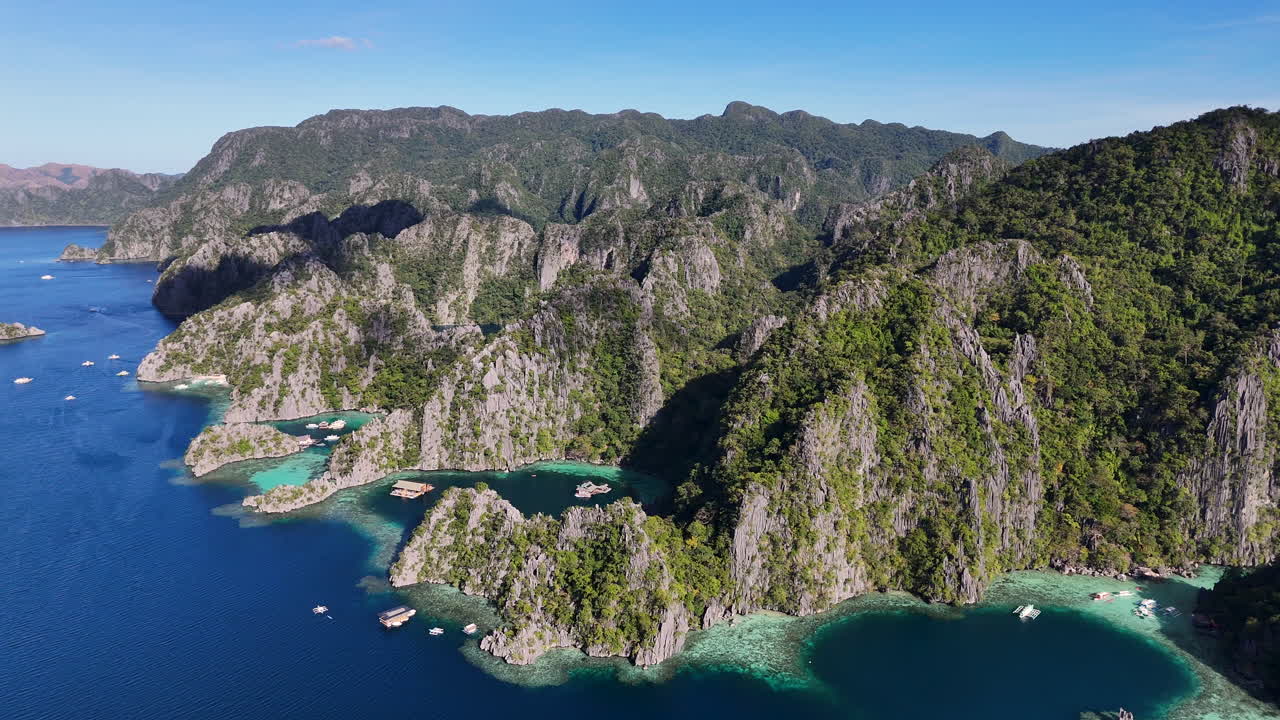 Drone view of Philippines, Coron Island’s lush green mountains in a tropical setting.
