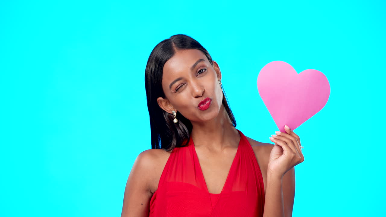 발렌타인 데이를 위한 종이 심장, 여자 또는 행복한  ⁇ 박임