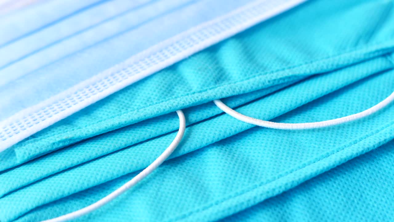 primer plano de varias máscaras faciales