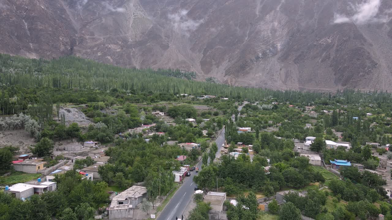 Veduta aerea di un villaggio nella Valle di Hunza, Pakistan.