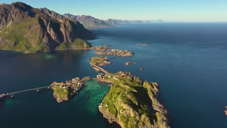 레이네 로포텐 (reine lofoten) 은 노르웨이의 노르드랜드 카운티에 있는 군도이다.