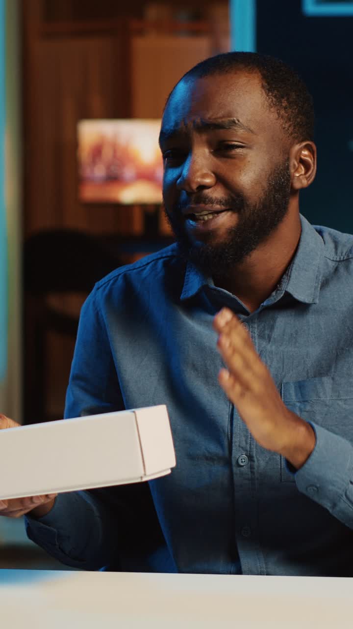 Vertical video Internet star films product unboxing