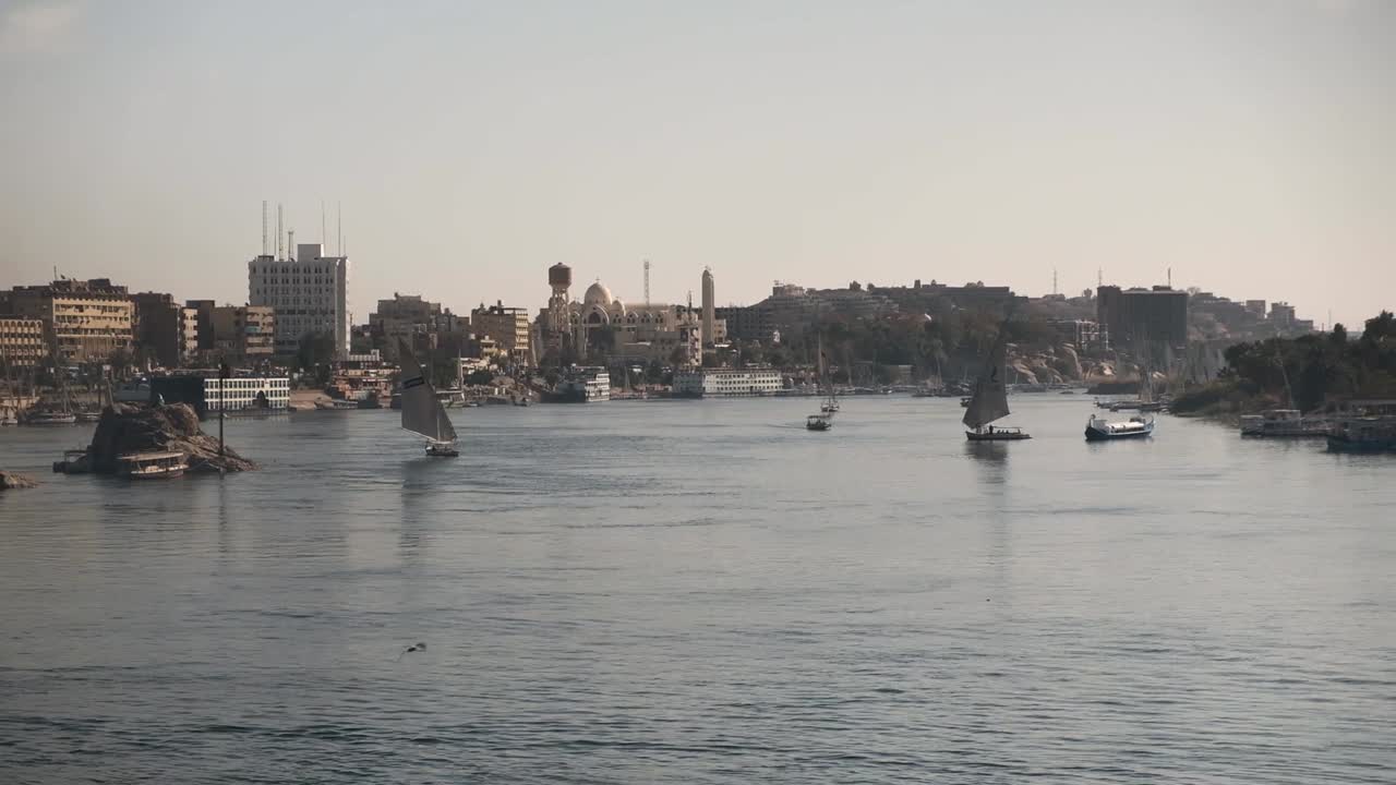 navegando por el nilo en egipto en un crucero