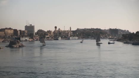 navegando por el nilo en egipto en un crucero