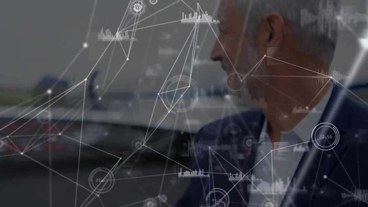 animación del procesamiento de datos sobre un empresario caucásico que usa un reloj inteligente