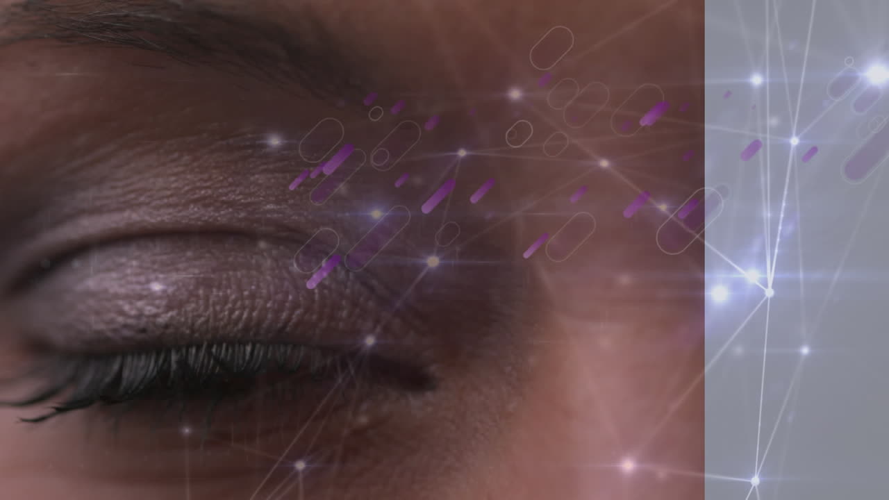 animación de líneas púrpuras y red de conexiones sobre el ojo de una mujer caucásica.