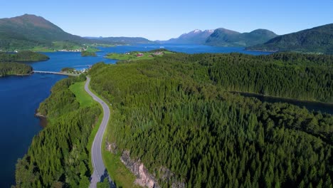 Imágenes-Aéreas-Hermosa-Naturaleza-Noruega.