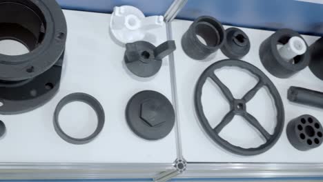 nuevas piezas para equipos industriales presentadas en la exposición de máquinas herramienta
