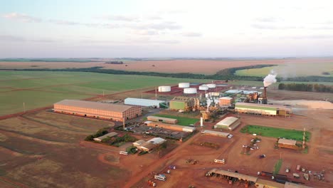 Vista-Aérea-De-La-Fábrica-De-Biocombustibles,-Caña-De-Azúcar-Y-Etanol