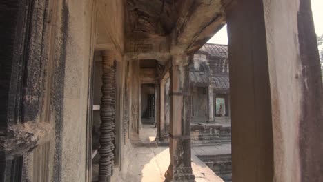 punto de vista, galería del antiguo templo sagrado de preah khan, angkor thom, camboya