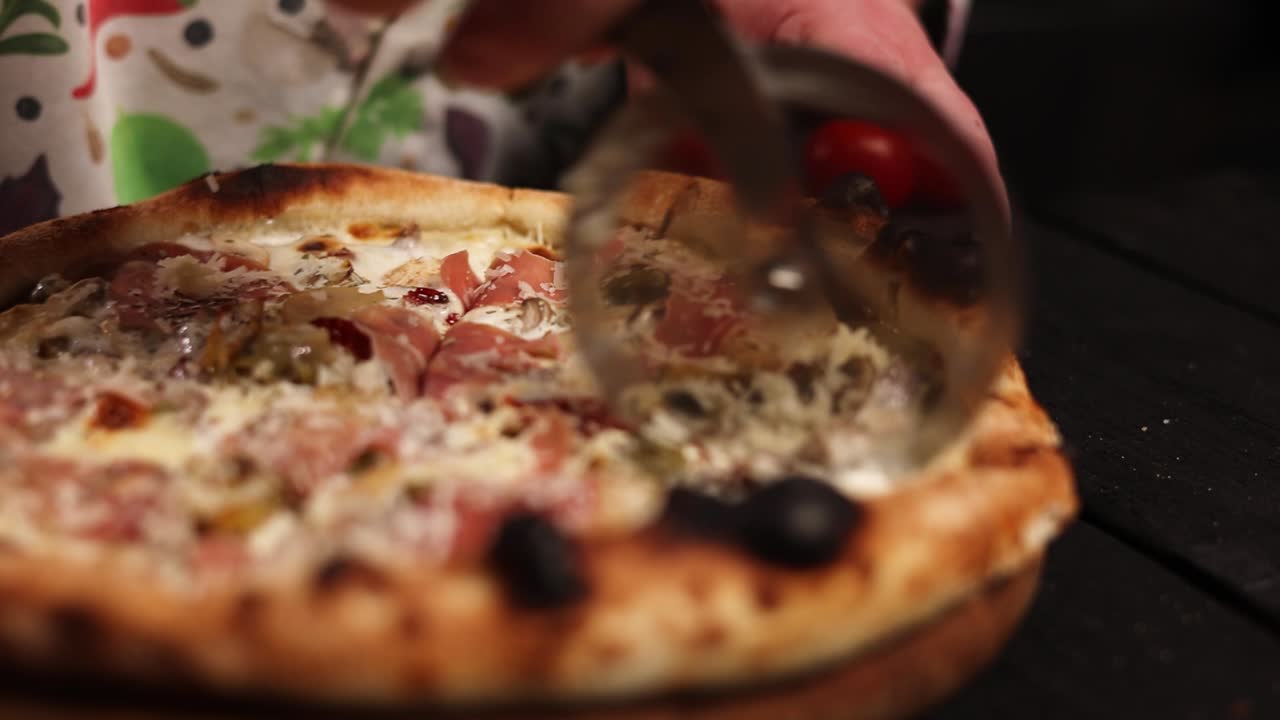 Cutting a delicious pizza