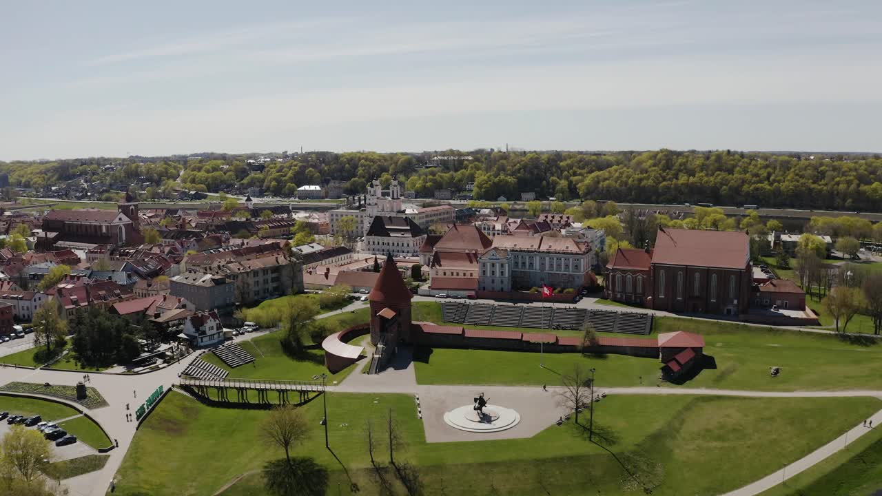 봄 에 드론 으로 찍은 카우나스 성