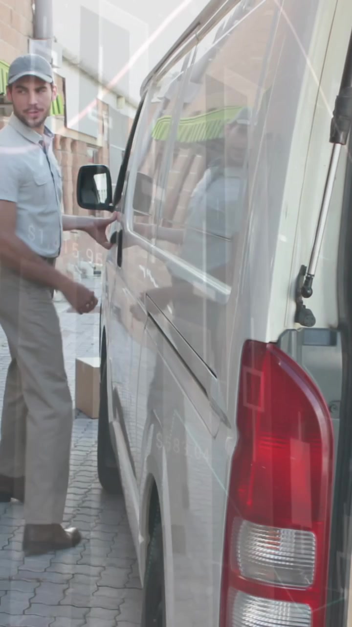 Animazione dell'elaborazione di dati finanziari su un corriere che carica un'auto fuori da un magazzino.