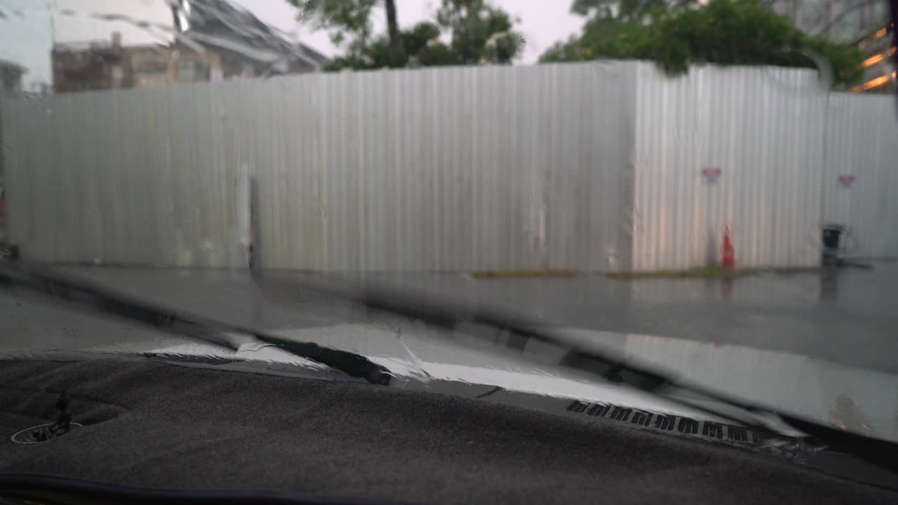 자동차 내부의 앞유리 와이퍼