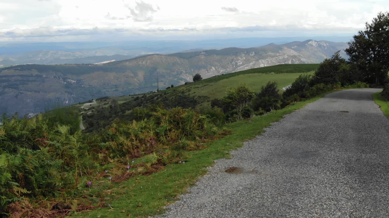 여름 시즌에 프랑스 피레네 산맥 풍경