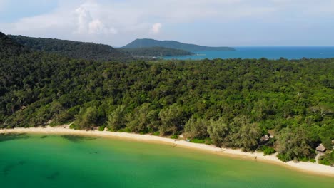 Vegetación-En-La-Isla-De-Koh-Rong-En-Camboya,-árboles-Y-Selva-Tropical,-Vista-Aérea-De-Drones