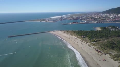 Drohne-Zeigt-übersicht-über-Den-Hafen-Von-Viana-Do-Castelo-In-Portugal