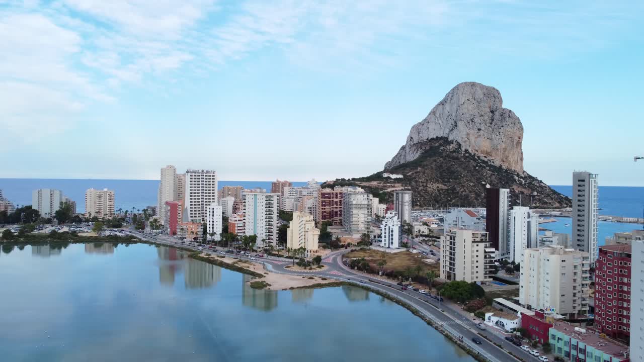 calp, alicante, spain의 호수 les salines 근처 무인 항공기 등반