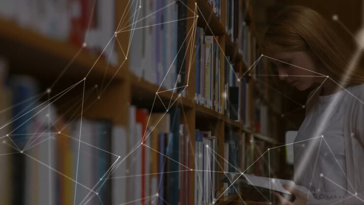 Donna che legge un libro in biblioteca, con animazione di connessioni di rete e elaborazione dati