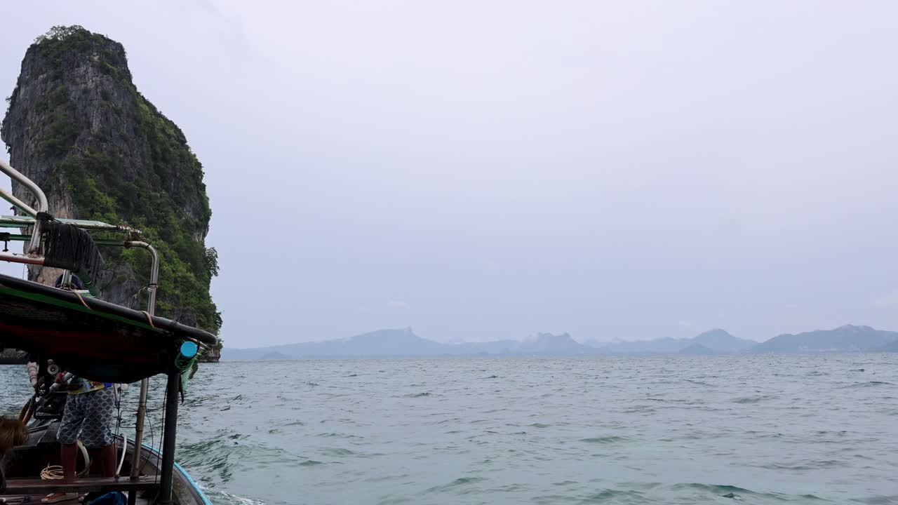 섬 풍경과 보트 여행