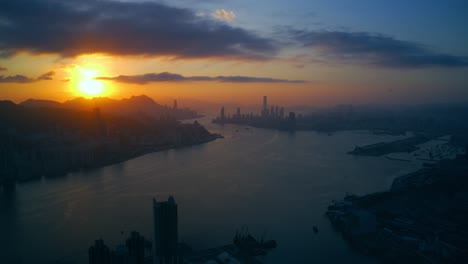 Hermoso-Lapso-De-Tiempo-Cinematográfico-De-Hong-Kong-Durante-La-Puesta-De-Sol