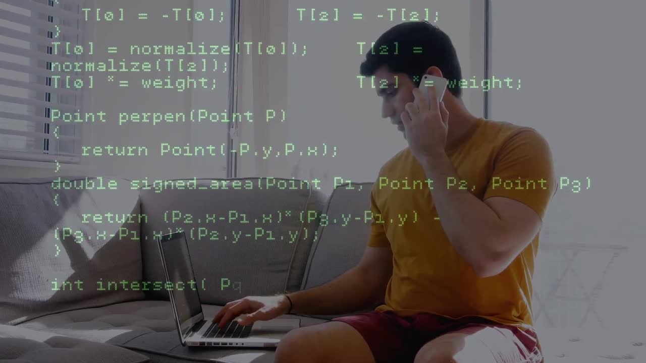 animación del procesamiento de datos sobre un hombre de negocios caucásico hablando por teléfono inteligente