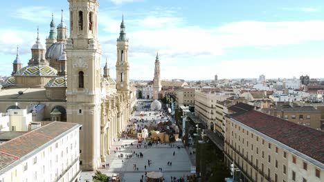 Vista-Aérea-De-Zaragoza-Con-La-Catedral-basílica-De-Nuestra-Señora-Del-Pilar-España