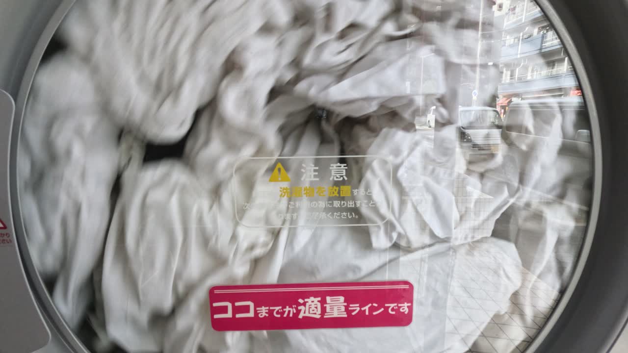 세탁기 에서 옷 을 는 것