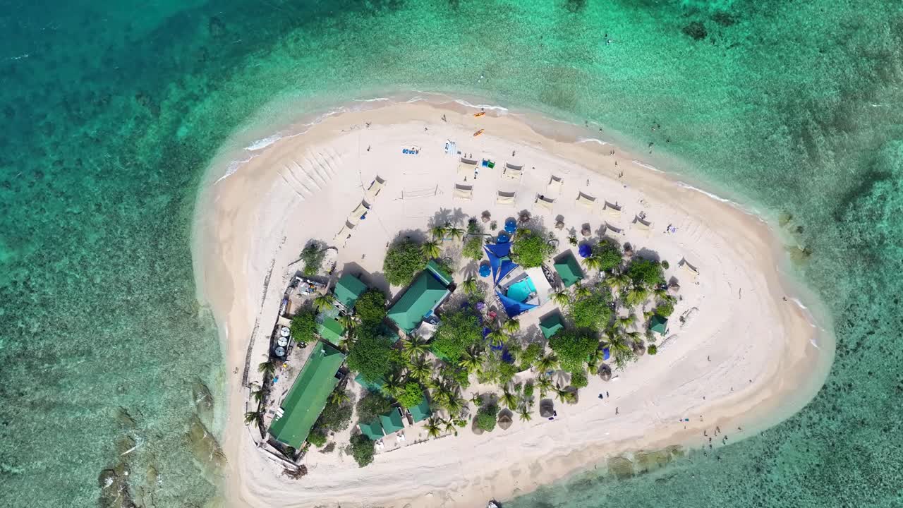 열대 섬 휴양지 의 공중 사진