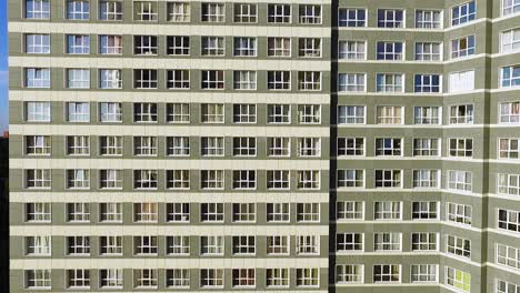 exterior de un moderno edificio de apartamentos de varios pisos