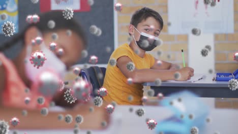 Animación-De-Células-Covid-19-Flotando-Sobre-Escolares-Con-Máscaras-En-El-Aula